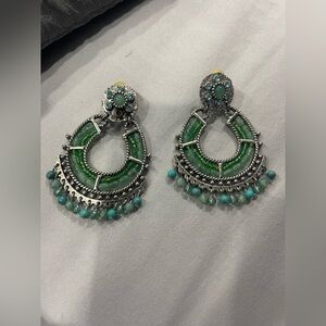 Vintage Clip earring one ringtone is gone on one of then they are in good condit